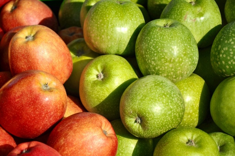 apple-fruit-food-1