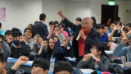 圖01劉毅老師親自帶領國九會考班，現場滿滿人潮！