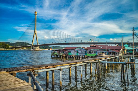 _水村甘邦阿偞Kampong Ayer與雙溪哥本大橋Sungai Kebun Bridge_shutterstock_1645046899_W580H385