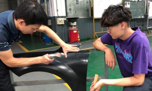 黎明透過合格檢定場地優勢與業師協同教學,提升學生的專業素養。