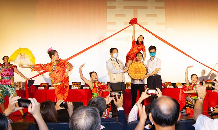 第一屆「南台灣大餅節」創意舞蹈表演—『穿越時空的祝福』，呈現文化傳承繼之巧思創意。