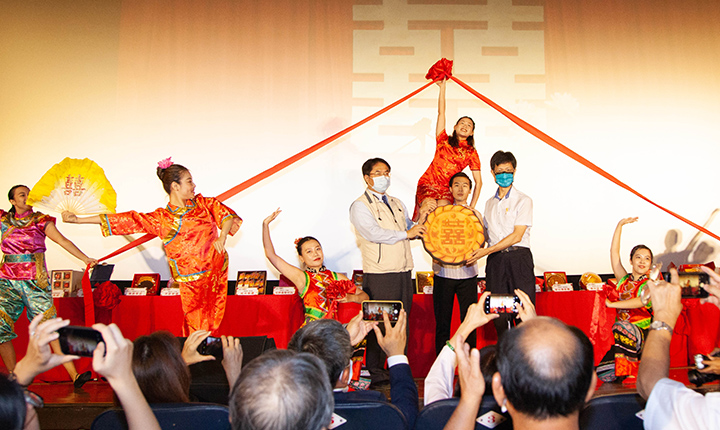 第一屆「南台灣大餅節」創意舞蹈表演—『穿越時空的祝福』,呈現文化傳承繼之巧思創意。