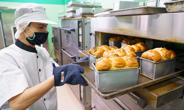 《展翼庇護工場》特別挑選安全原物料烘焙，讓消費者可以安心享美味。