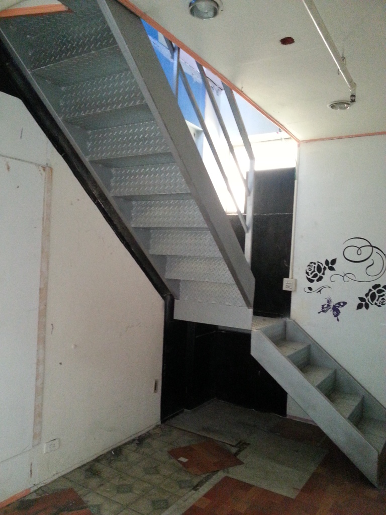 花板樓梯