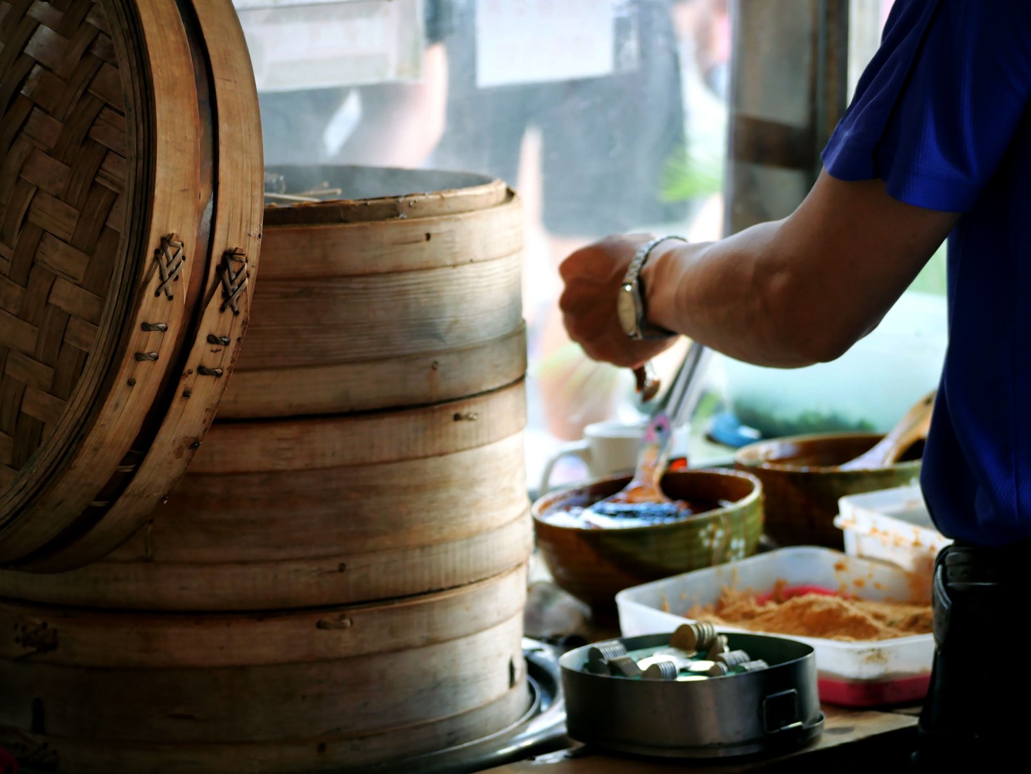 OK圖五、假日美食市集備有多樣經典的台灣美食