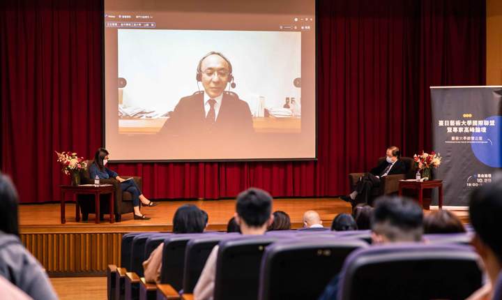 金澤美術工藝大學校長山崎剛教授於線上分享。（國立臺灣藝術大學提供）