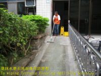 社區中庭斜坡抿石地面止滑防滑施工,步道防滑,人行步道止滑,抿石步道防滑,止滑地磚,無障礙斜坡止滑,坡道防滑,抿石地板止滑,戶外防滑,室外止滑,住戶滑倒,地面濕滑,走道防滑,走廊止滑
