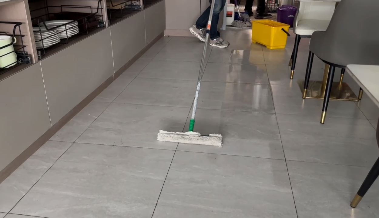 餐廳大門出入口防滑,大廳走道防滑,室內走廊防滑,光滑磁磚防滑,工廠通道防滑, 廚房地板防滑, 廚房止滑防滑, 樓梯止滑, 用餐區防滑, 走道防滑, 門口地磚防滑, 陽台止滑條, 隱形止滑, 餐廳止滑防滑, 馬賽克磁磚防滑, 騎樓地面防滑, 騎樓止滑, 菜市場止滑防滑實績, KTV防滑工程, 加油站地板防滑, 公園止滑防滑施工案例, 監理所防滑處理, 駕訓班止滑, 洗車場防滑, 停車場止滑, 汽機車道防滑, 餐廳防滑, 廚房止滑, 飯店大廳止滑防滑, 住家浴室防滑, 地板止滑, 止滑磚, 火鍋店止滑, 走道防滑, 戶外防滑, 客廳止滑, 溫泉會館止滑, 泡湯池止滑, 游泳池止滑防滑, 地板濕滑, 民宿防滑, 樓梯止滑, 學校防滑, 活動中心止滑, 通道防滑, 走廊止滑, 遊戲區防滑, 教室止滑, 廁所止滑防滑