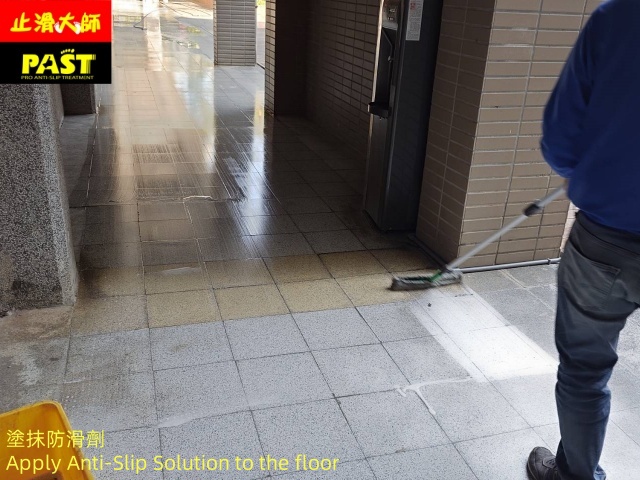 學校走廊磁磚止滑,磁磚走道防滑,騎樓地板止滑,室內磁磚防滑,磁磚防滑劑推薦,止滑大師,防滑工程實績,餐廳內部工作區地板防滑,學校烘焙教室磁磚地面止滑防滑,中餐烹飪實習教室地板止滑防滑,餐廳廚房磁磚地面防滑止滑,餐飲檢定教室地磚防滑