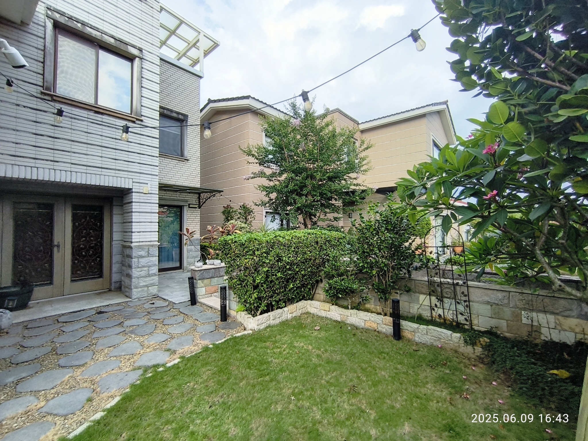 LINE_ALBUM_聯華山莊嵩翠路69號PO網照片_250701_8