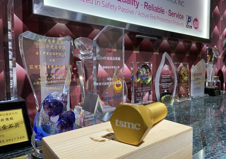 云風實業多年來獲獎無數，得到企業主充分肯定與信任。圖:云風實業提供